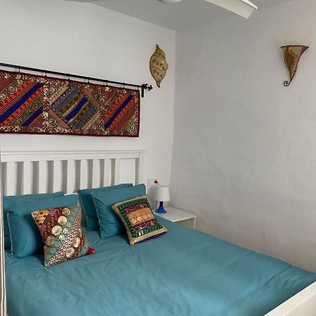 Cheerful One Bedroom Townhouse With Patio Árchez Buitenkant foto