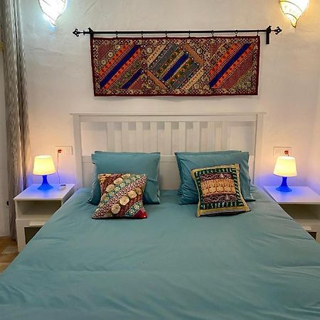 Cheerful One Bedroom Townhouse With Patio Árchez Buitenkant foto