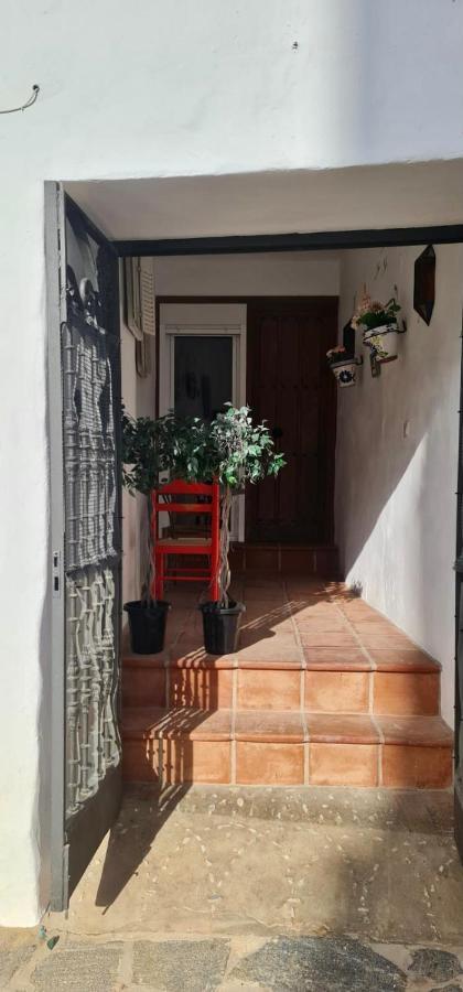 Cheerful One Bedroom Townhouse With Patio Árchez Buitenkant foto