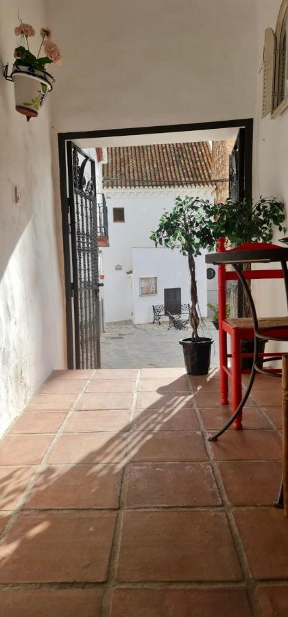 Cheerful One Bedroom Townhouse With Patio Árchez Buitenkant foto