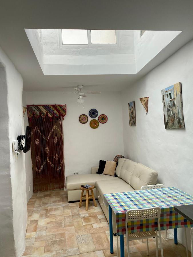 Cheerful One Bedroom Townhouse With Patio Árchez Buitenkant foto