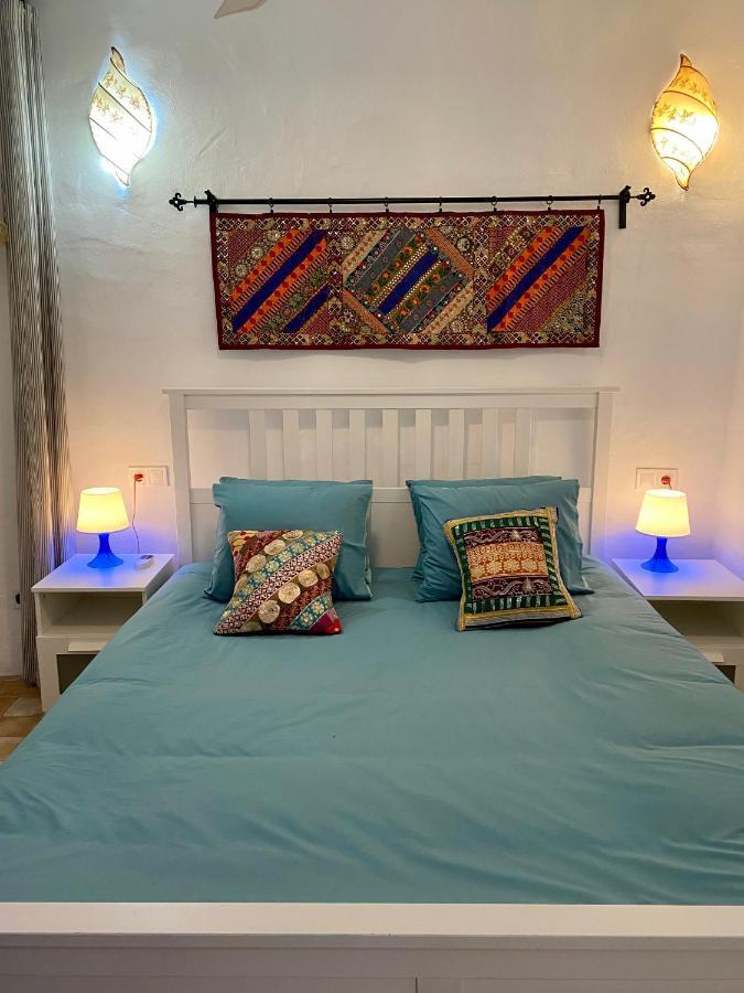 Cheerful One Bedroom Townhouse With Patio Árchez Buitenkant foto