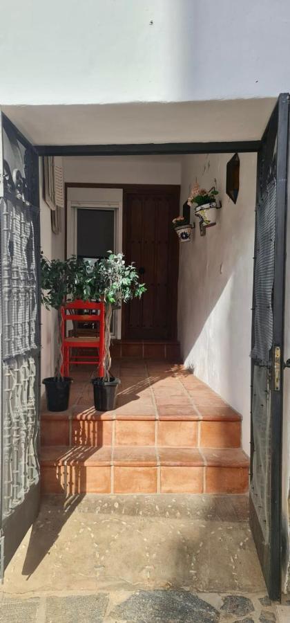 Cheerful One Bedroom Townhouse With Patio Árchez Buitenkant foto