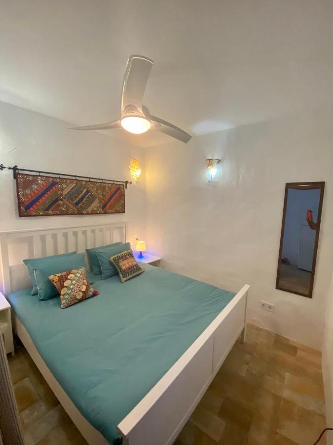 Cheerful One Bedroom Townhouse With Patio Árchez Buitenkant foto