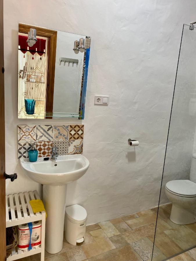 Cheerful One Bedroom Townhouse With Patio Árchez Buitenkant foto