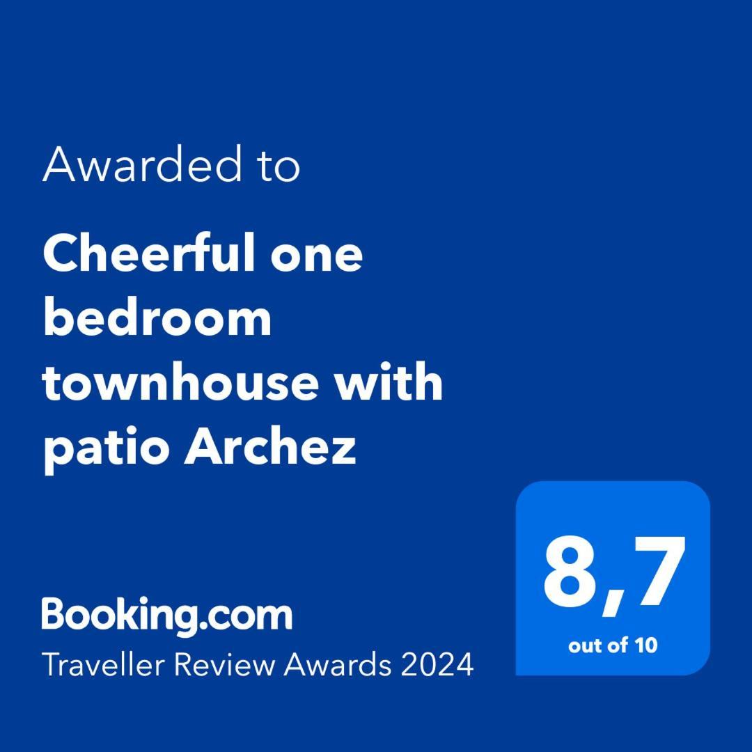 Cheerful One Bedroom Townhouse With Patio Árchez Buitenkant foto
